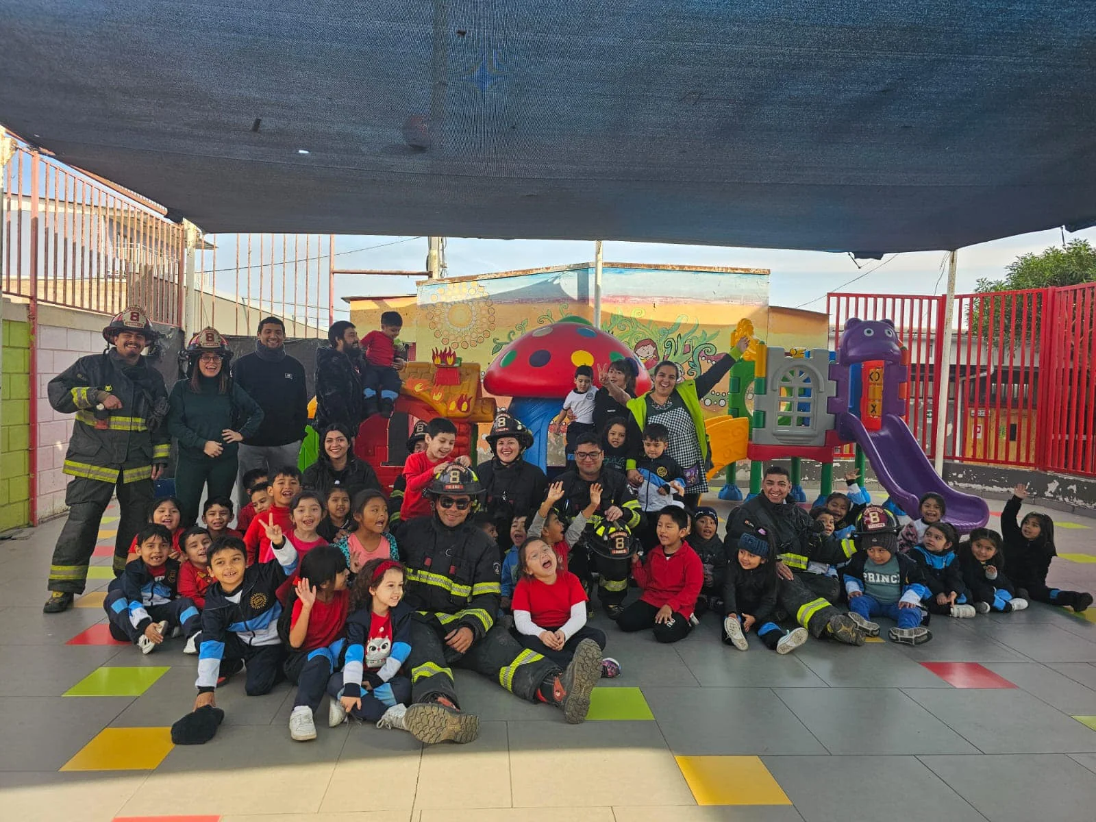 Visita de bomberos a la escuela